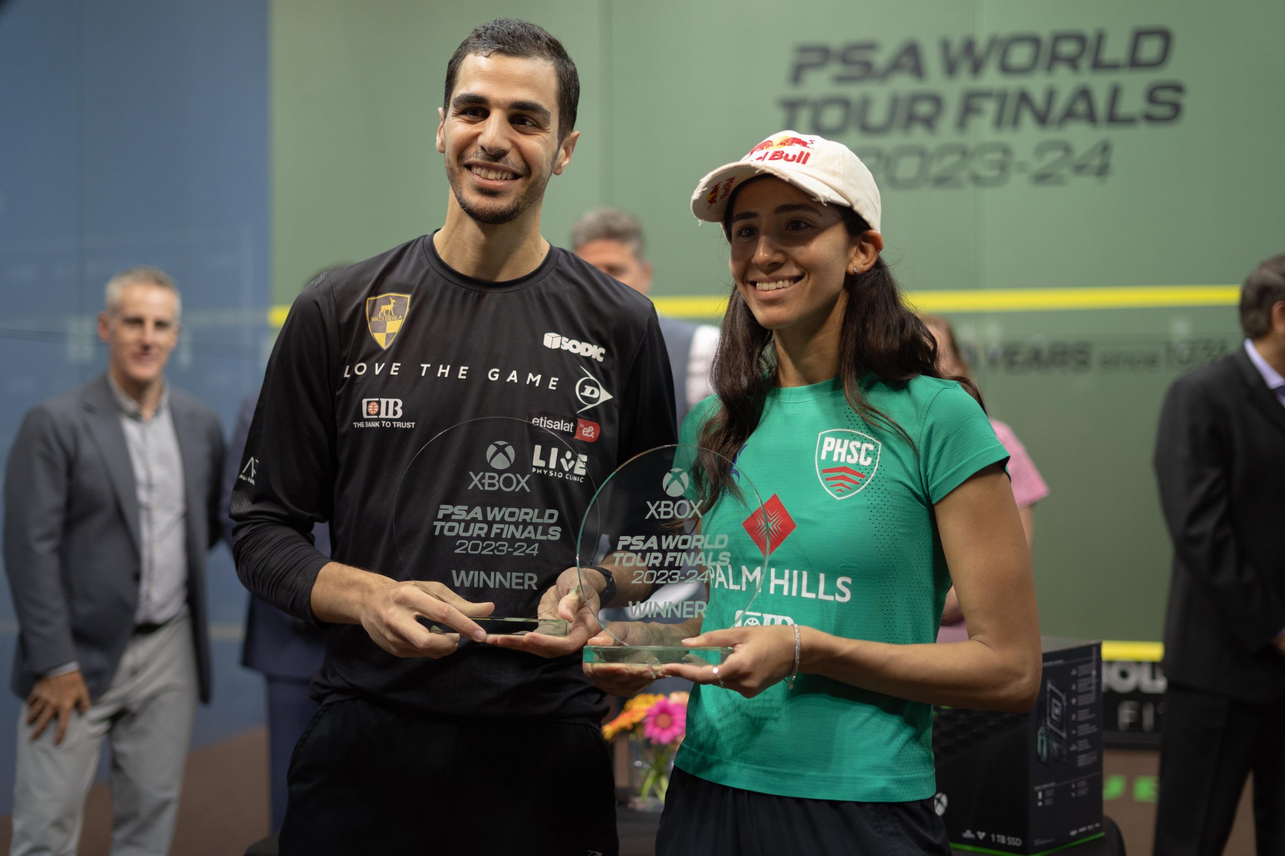 Ali Farag (left) and Nouran Gohar (right) with the trophies.